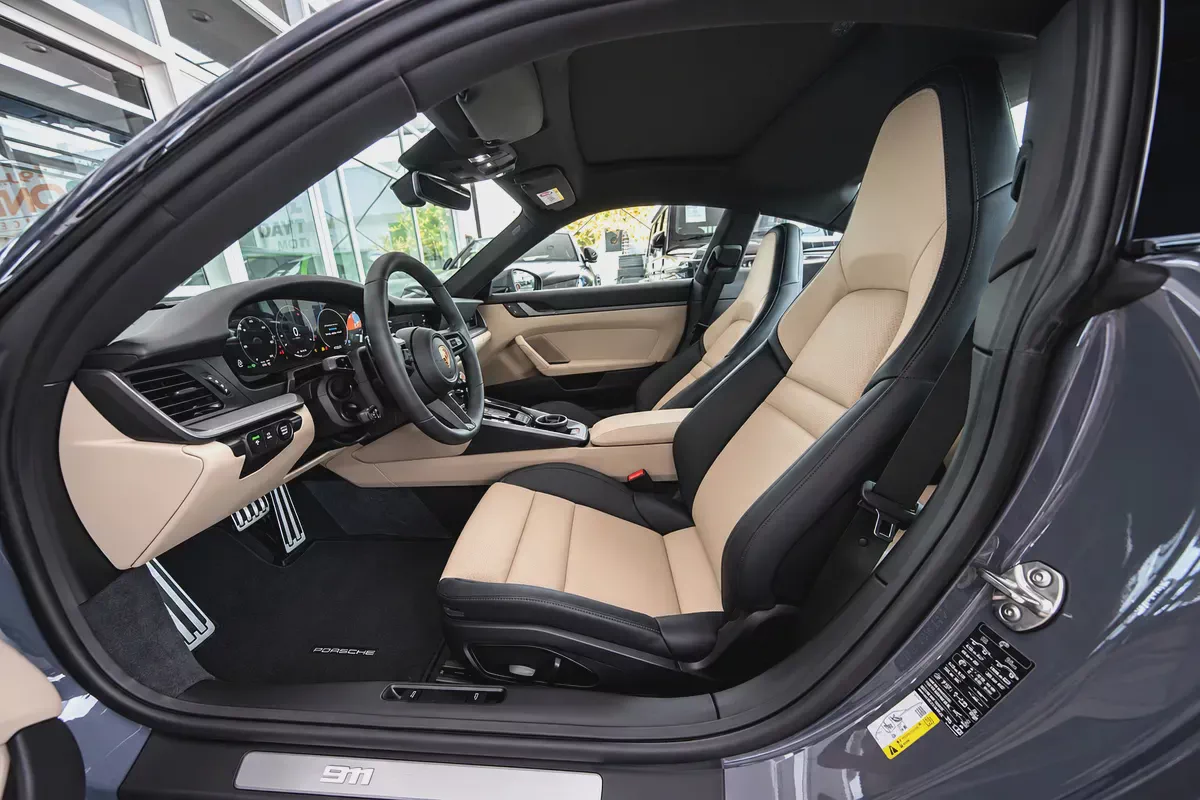Porsche 911 Carrera 2025 | 400KM | UNDER WARRANTY-8-8