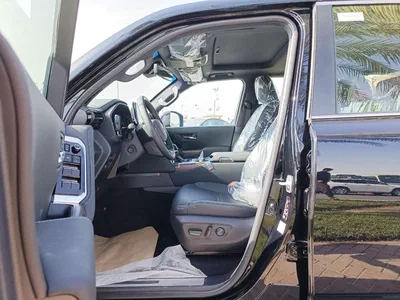 Toyota Land Cruiser GXR 3.3L DIESEL V6 || RADAR / REAR ENTERTAINMENT DVD / LEATER ,SUNROOF (CODE # VX)-9