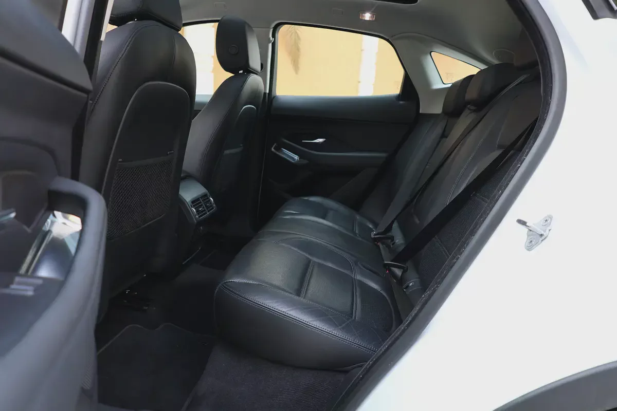 JAGUAR E-PACE P200 AWD ( S PLUS ) - GCC SPECS - ACCIDENT FREE - UNDER WARRANTY --18-18