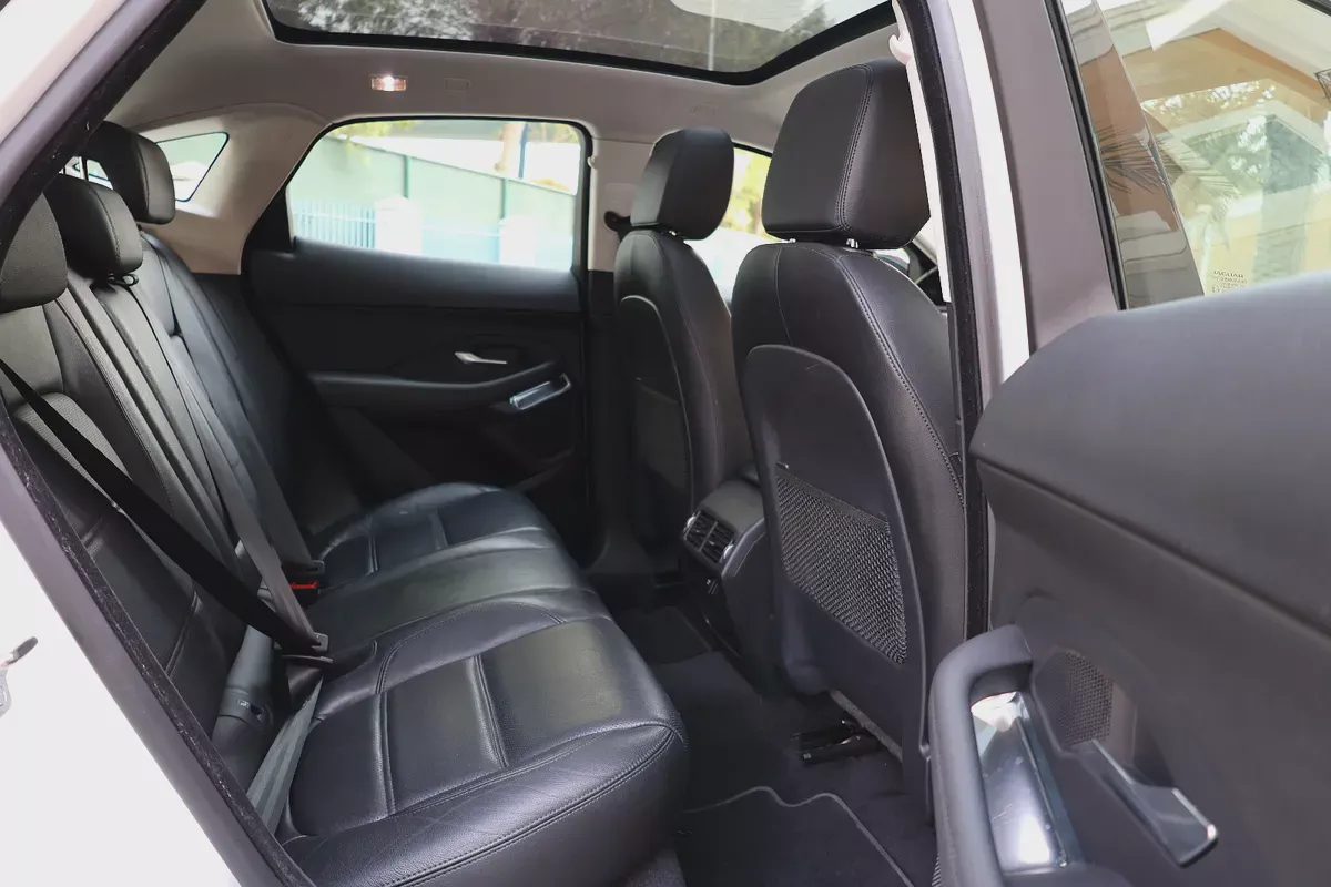 JAGUAR E-PACE P200 AWD ( S PLUS ) - GCC SPECS - ACCIDENT FREE - UNDER WARRANTY --19-19