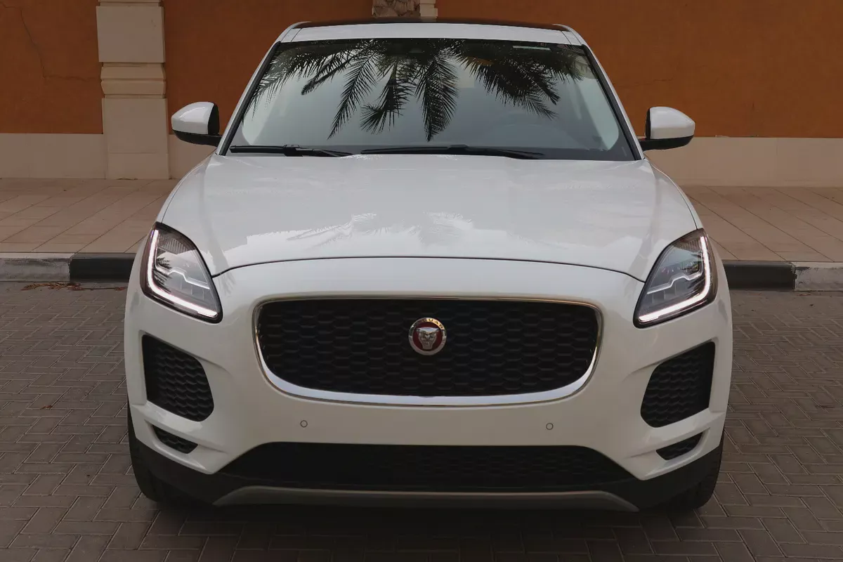 JAGUAR E-PACE P200 AWD ( S PLUS ) - GCC SPECS - ACCIDENT FREE - UNDER WARRANTY --6-6