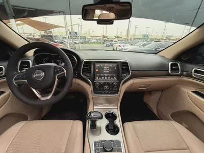 Jeep Grand Cherokee Limited 2015 - GCC Specs - Excellent Condition-8