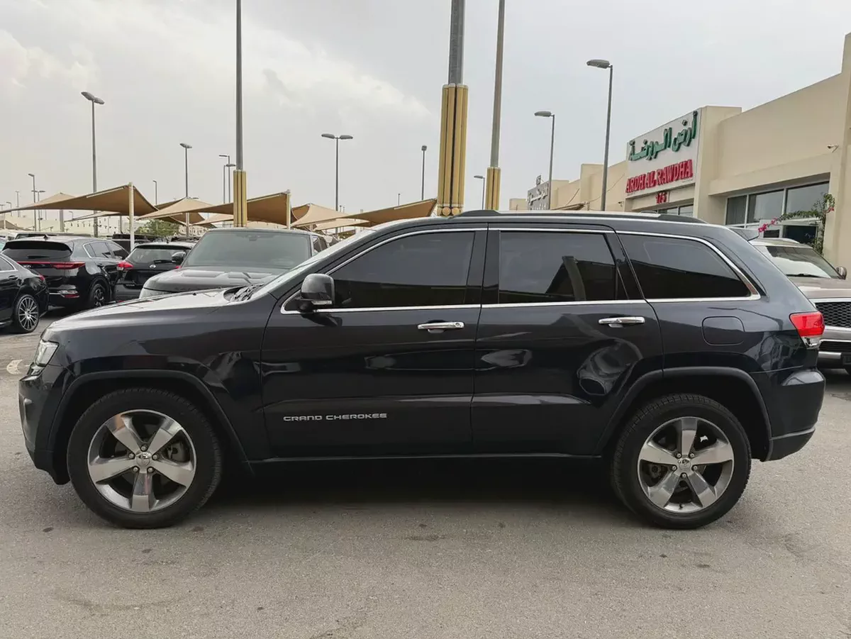 Jeep Grand Cherokee Limited 2015 - GCC Specs - Excellent Condition-3-3