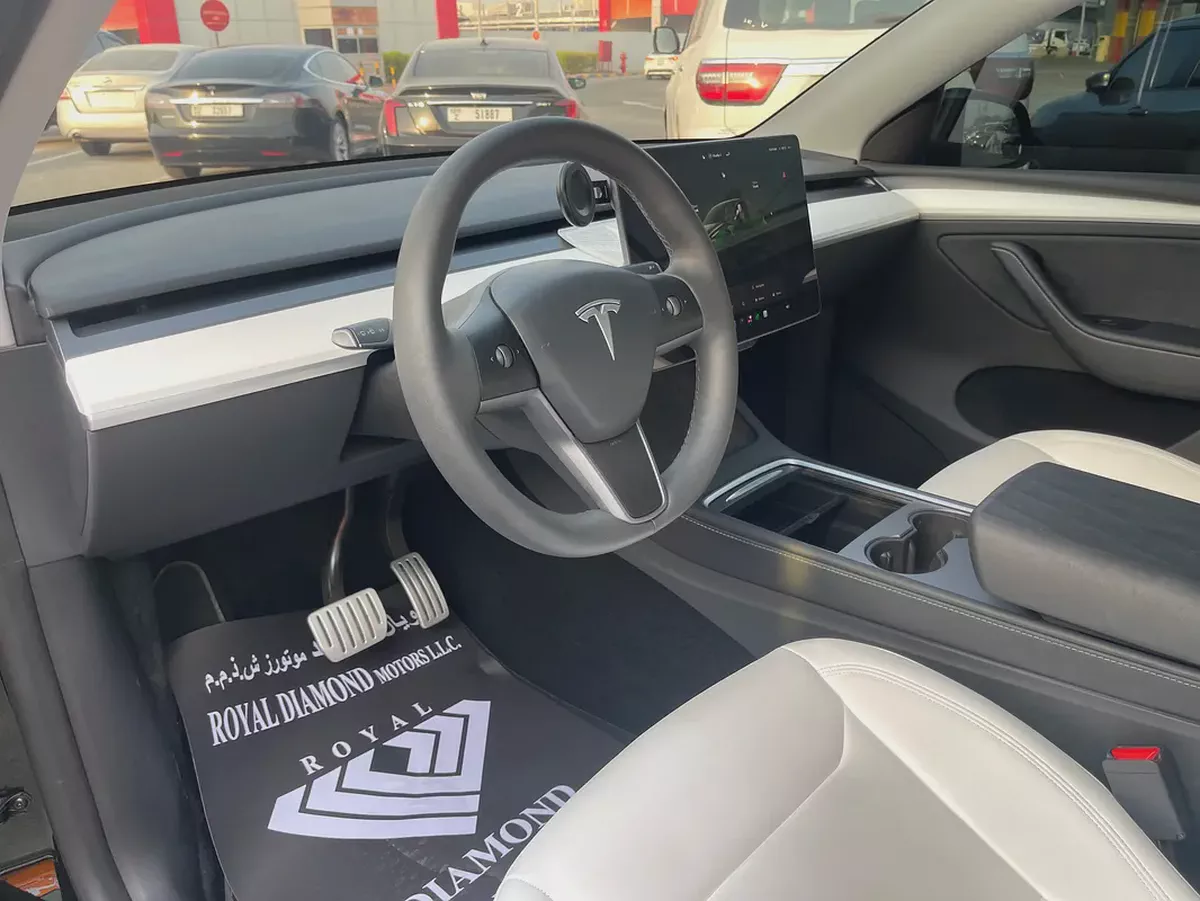 Tesla Model Y performance 2024 GCC Under Warranty From Agency-6-6