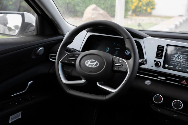 HYUNDAI ELANTRA 1.5 CHINESE SPECS 2025 MODEL FULL OPTION