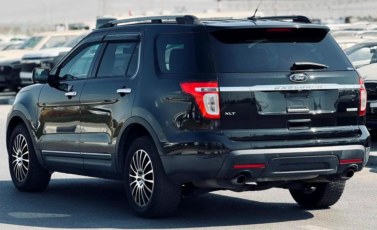 FORD EXPLORER | XLT I WHITE INTERIOR | 2013 | ONLY : 115,375 KM | JAPAN IMPORT | CLEAN TITLE