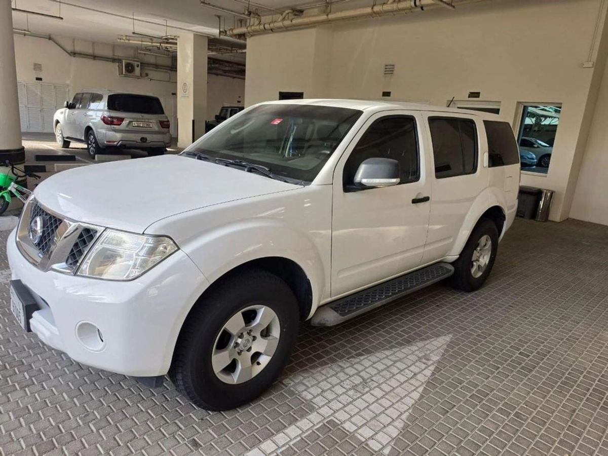 Nissan Pathfinder CLASSIC XE Nissan Pathfinder 2015 GCC specs