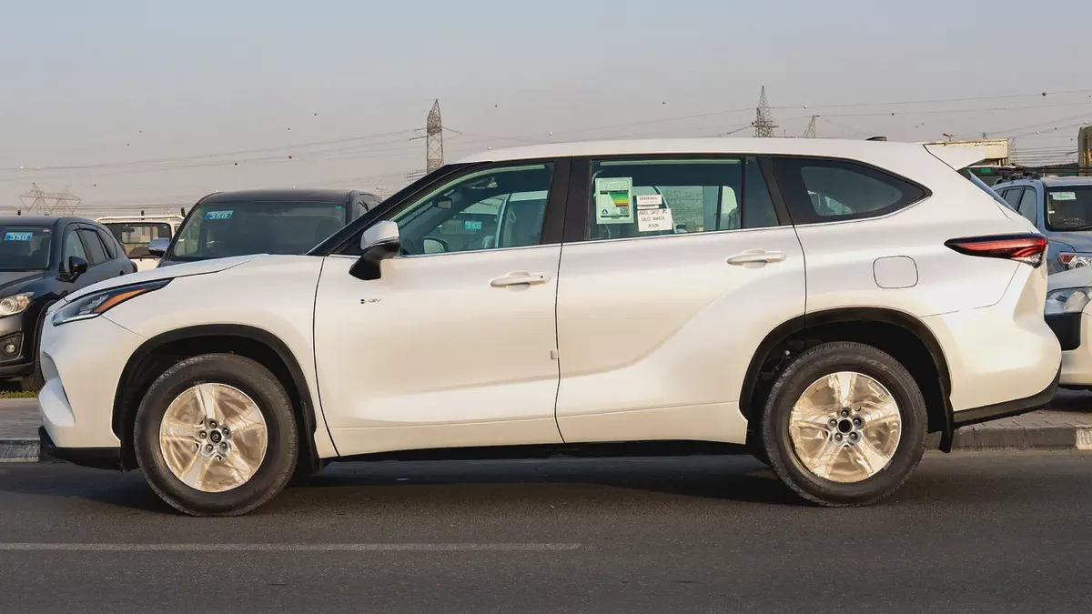 2026 Toyota Highlander LE 2.5 AT Hybrid-2-2