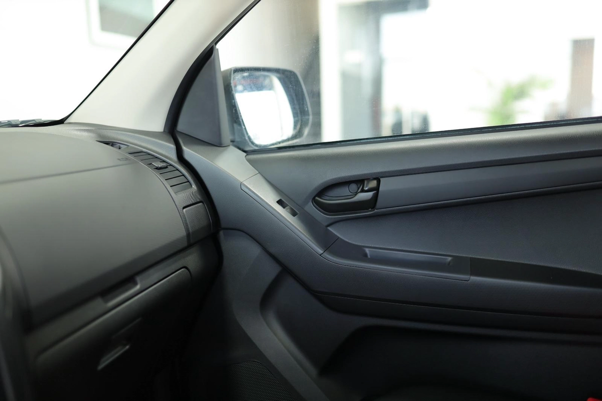  ISUZU D-MAX 1.9L 4X2 MODEL 2025 GCC SPECS-4-4