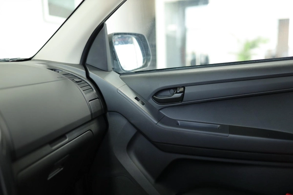  ISUZU D-MAX 1.9L 4X2 MODEL 2025 GCC SPECS