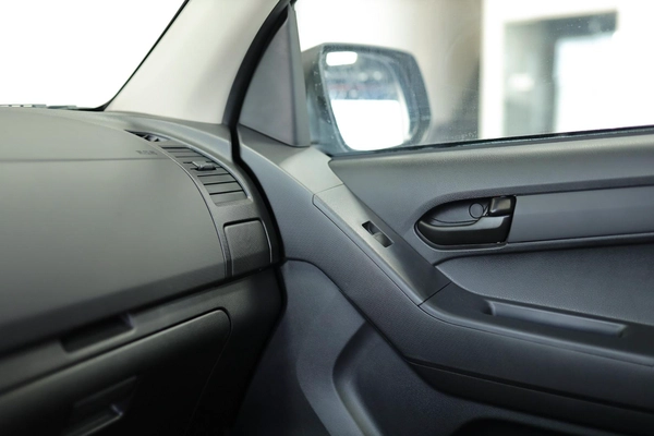  ISUZU D-MAX 1.9L 4X2 MODEL 2025 GCC SPECS