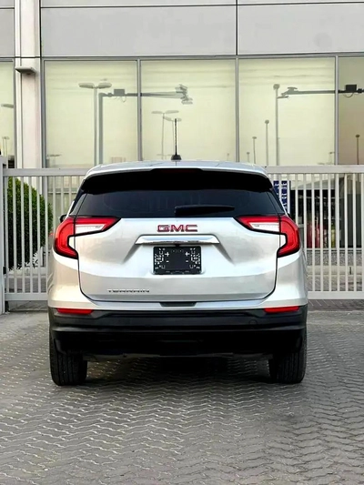 GMC Terrain SLE - 2022 GCC UNDER WARRANT--8