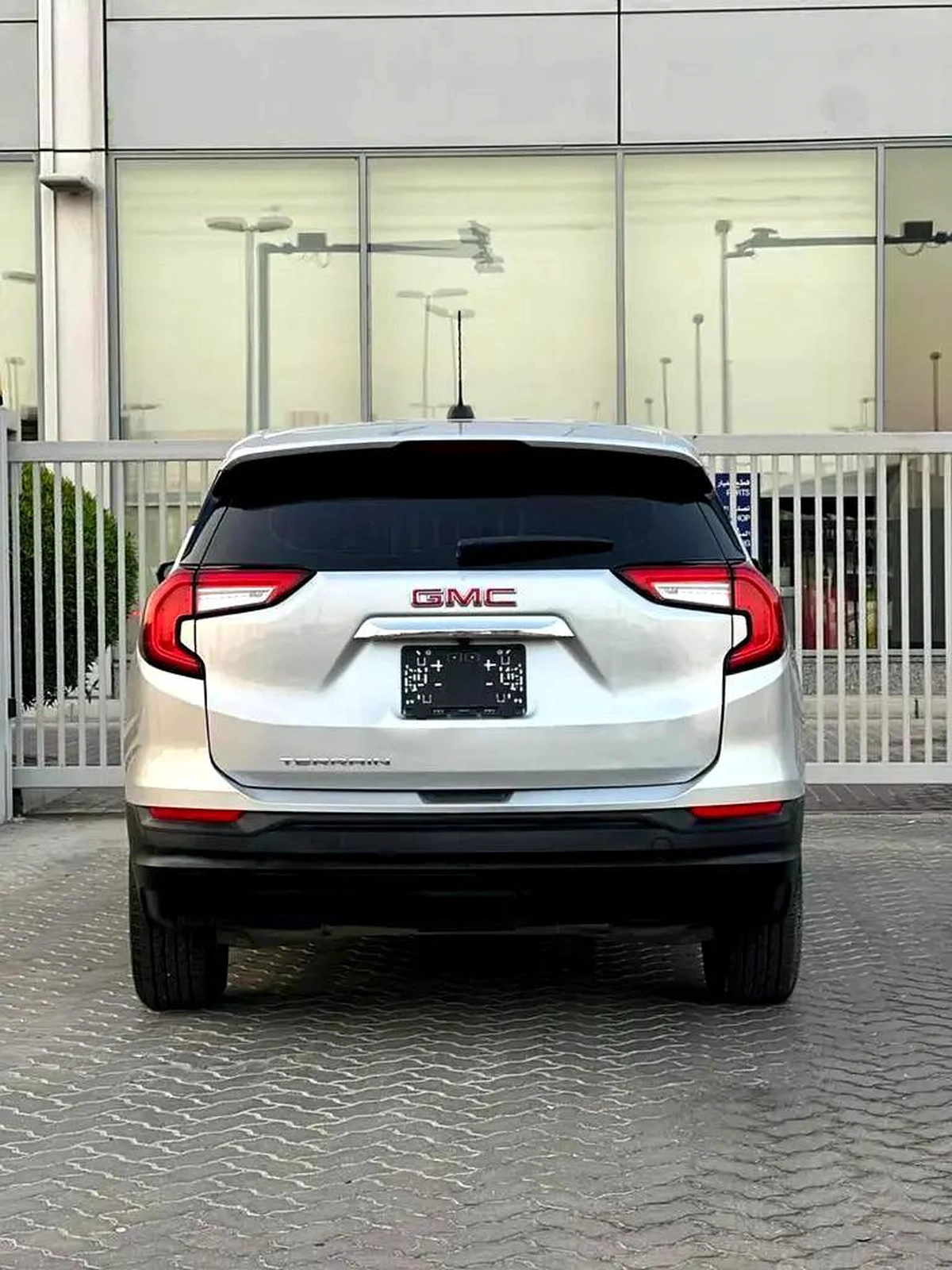 GMC Terrain SLE - 2022 GCC UNDER WARRANT--8-8