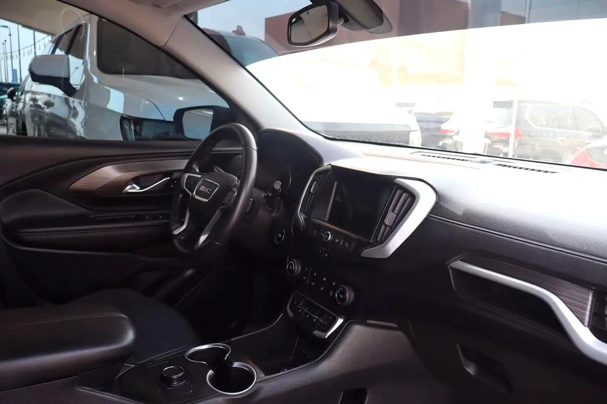 GMC Terrain SLE - 2022 GCC UNDER WARRANT--9-9