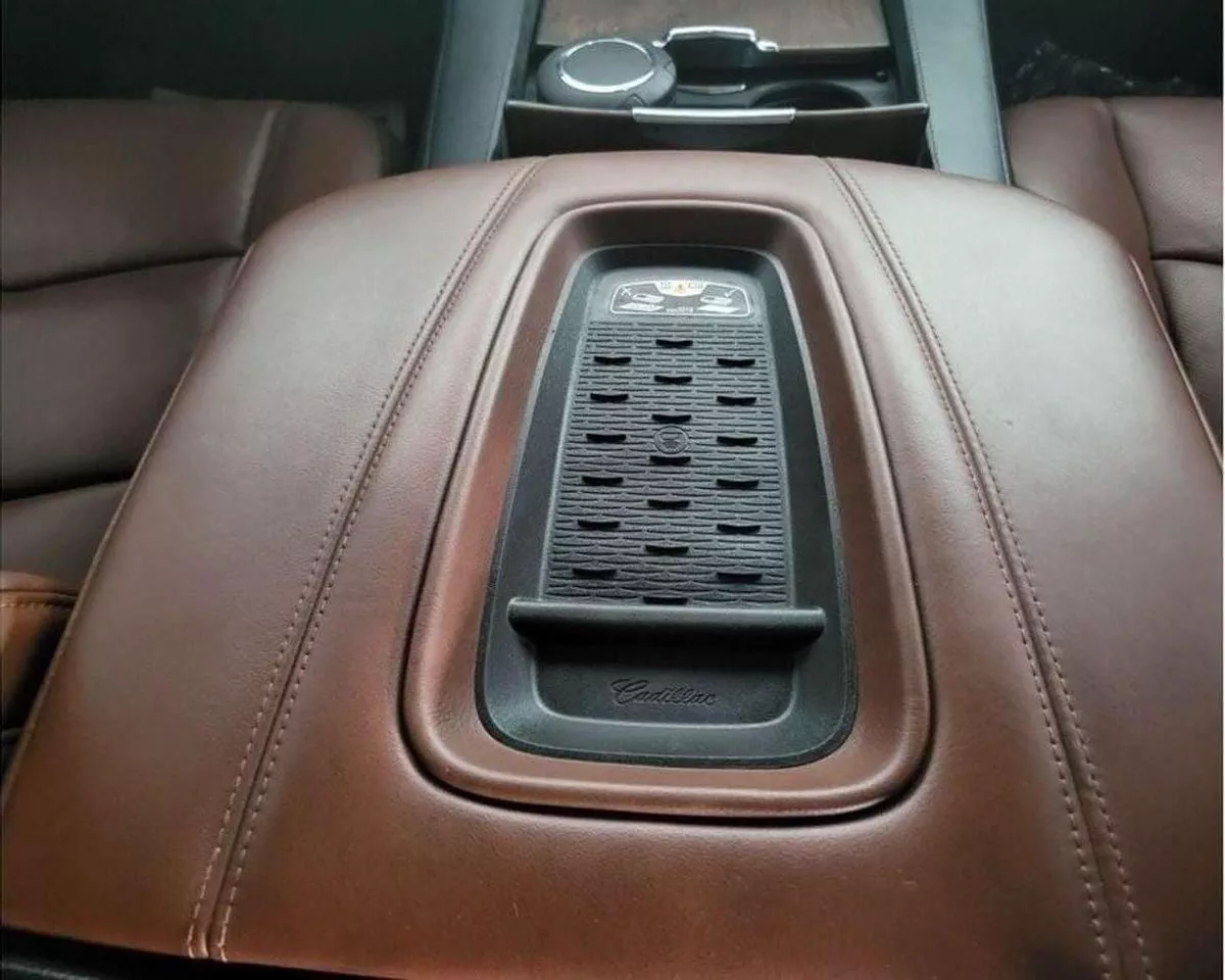 Cadillac Escalade PLATINUM 226.9 -INCH PREMIUM 6.2L-8CYL FULL MAINTENANCE DONE-7-0