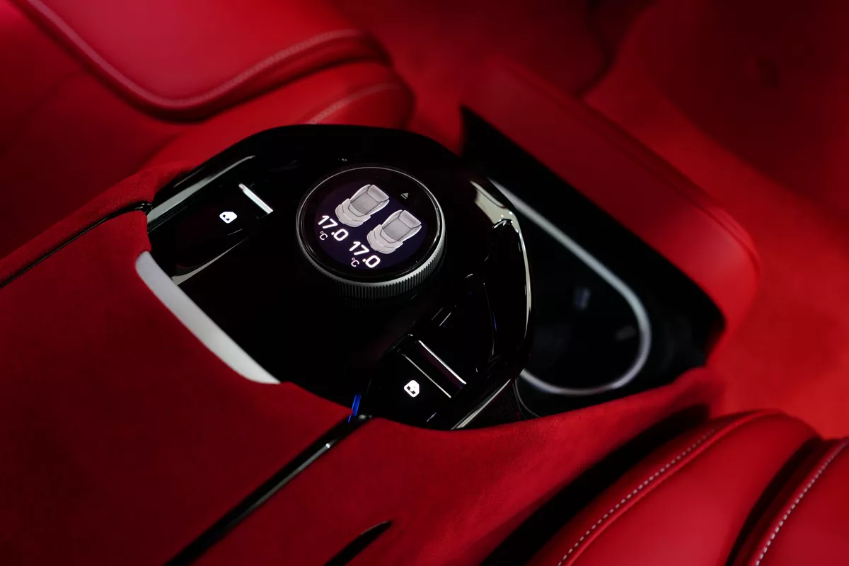 Ferrari Purosangue 2026-11-11