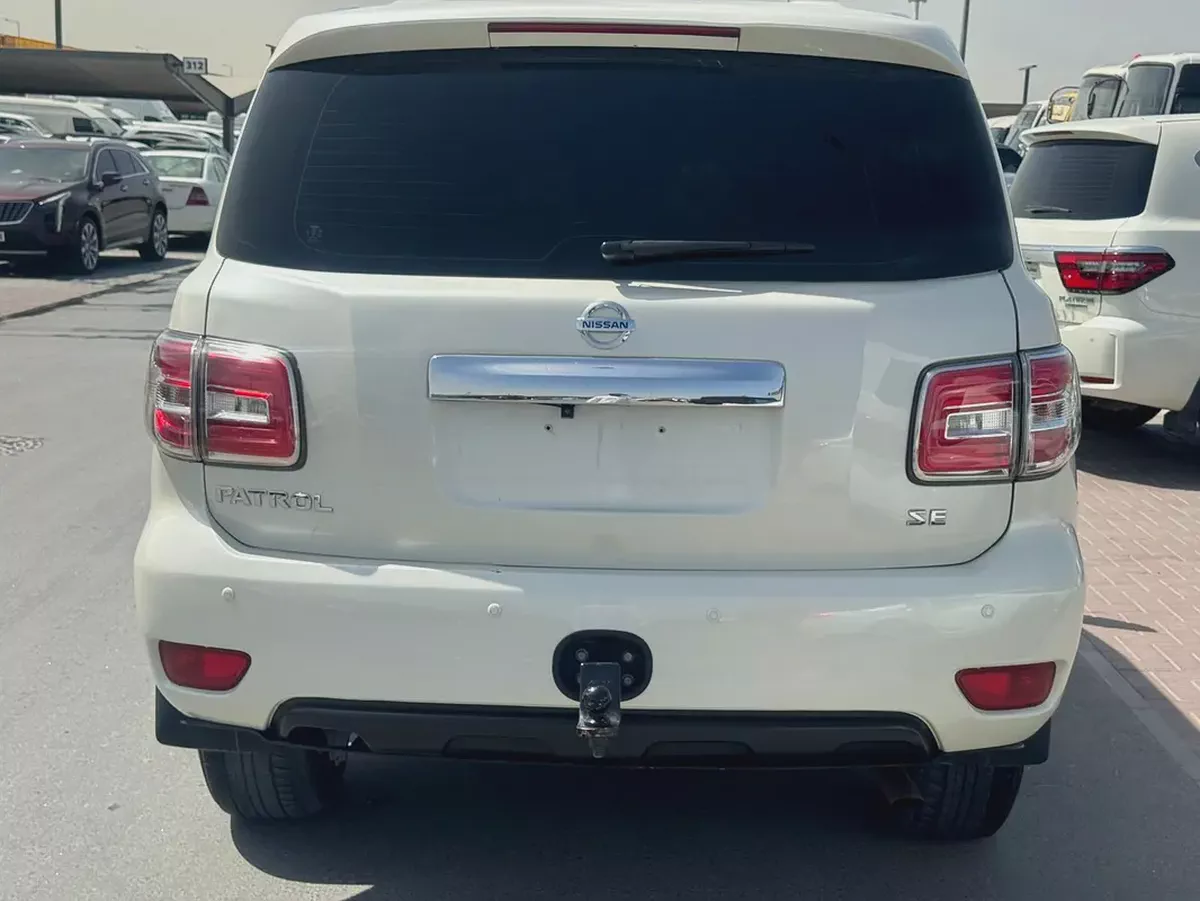 Nissan patrol 2019 white color GCc calen cR-9-9