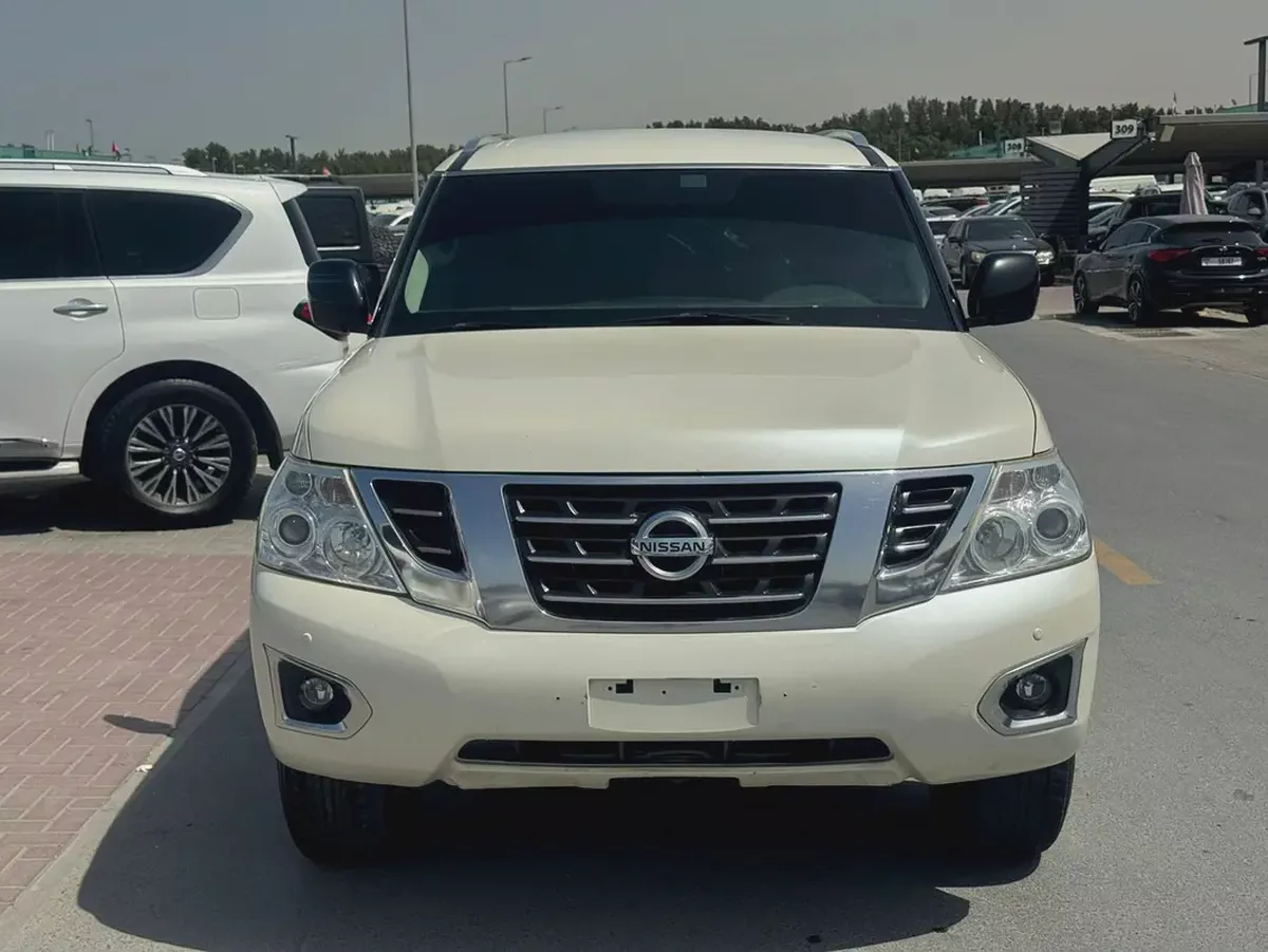 Nissan patrol 2019 white color GCc calen cR