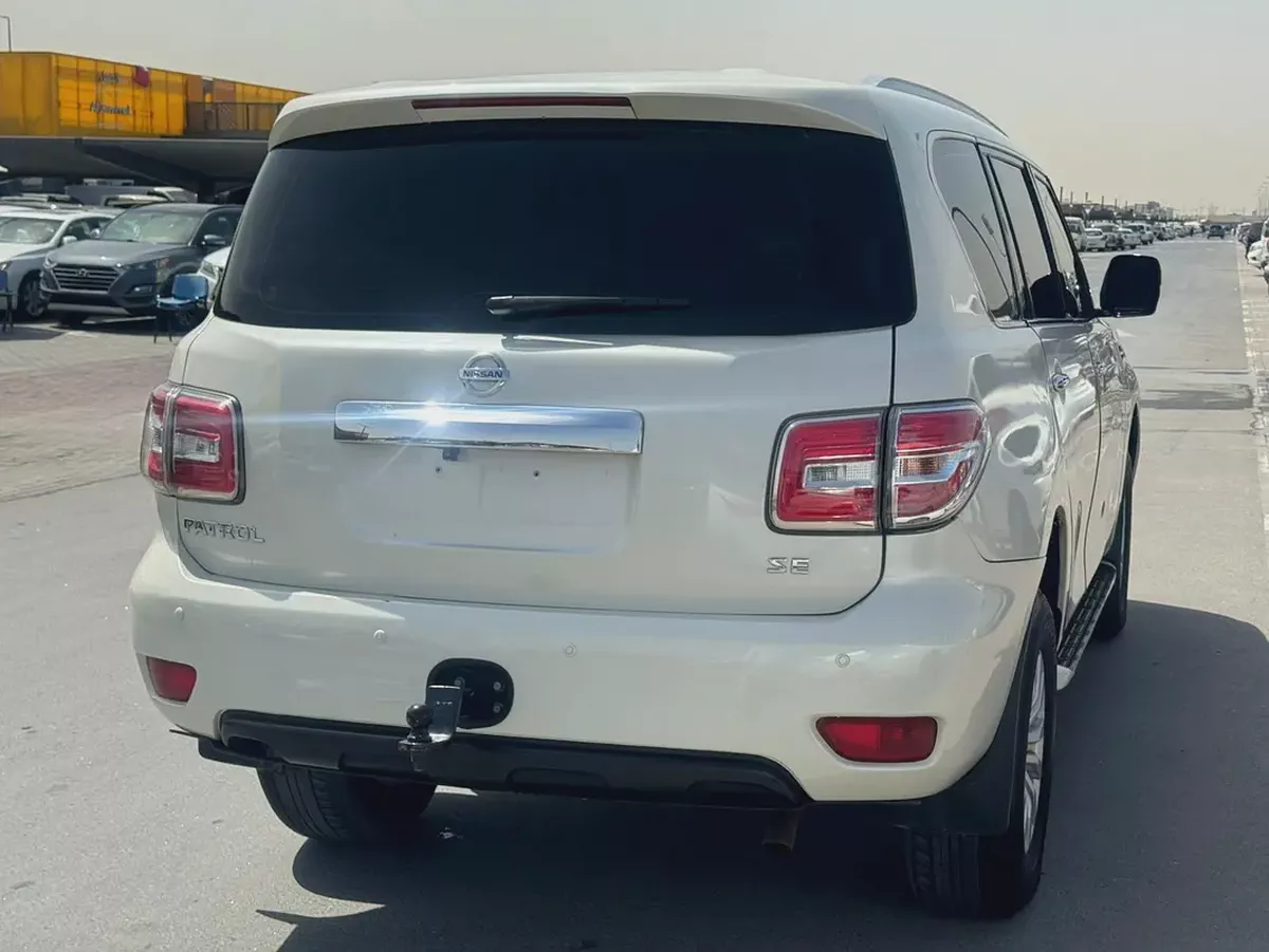 Nissan patrol 2019 white color GCc calen cR-3-3