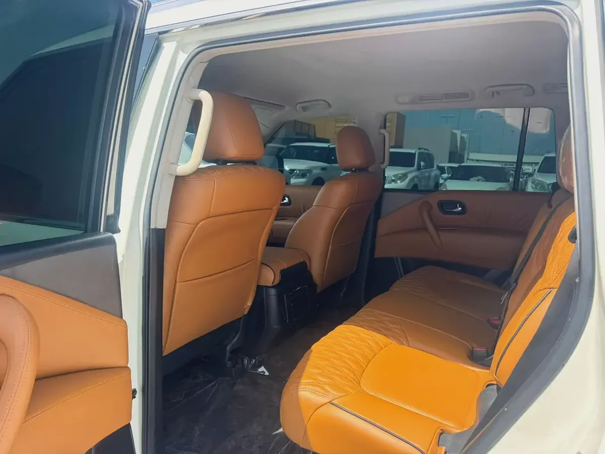 Nissan patrol 2019 white color GCc calen cR-6-6
