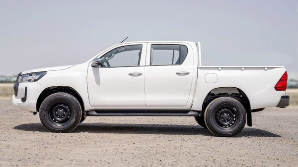 Toyota Hilux DLX HILUX 2.4L MED OPTION DIESEL 2024