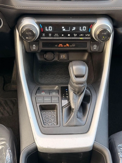 Toyota RAV4 XLE 2.5L Full Option-6