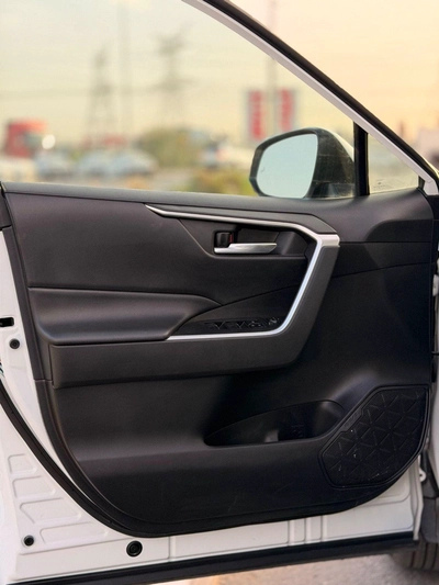 Toyota RAV4 XLE 2.5L Full Option-18