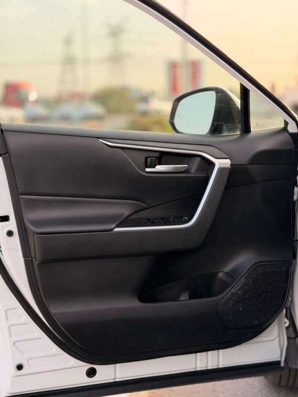 Toyota RAV4 XLE 2.5L Full Option