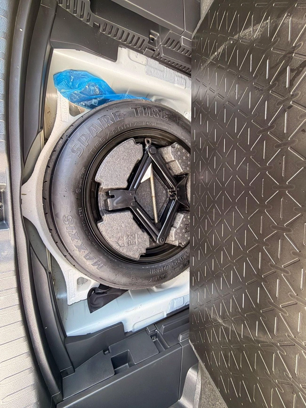 Toyota RAV4 XLE 2.5L Full Option-20-20