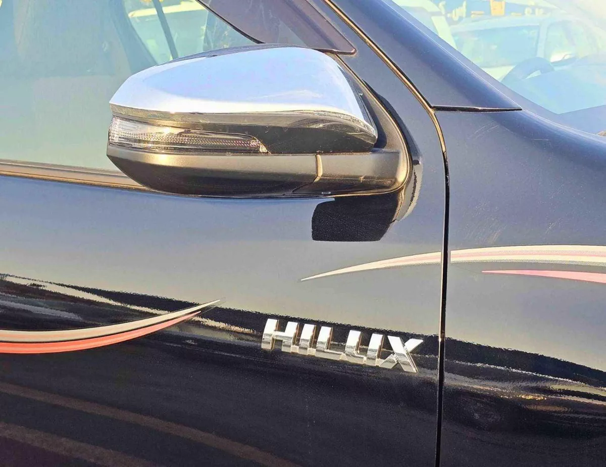 Toyota Hilux SGLX NARROW BODY / 2.7L PETROL V4 A/T / REAL CAMERA WITH CHROME BUMPERS / (CODE # HP2F2)-4-0