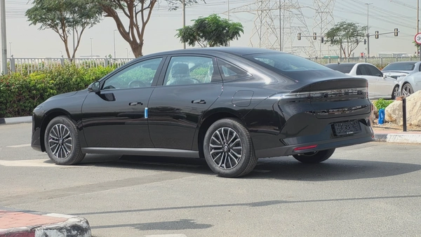 Nissan N6 (Black)