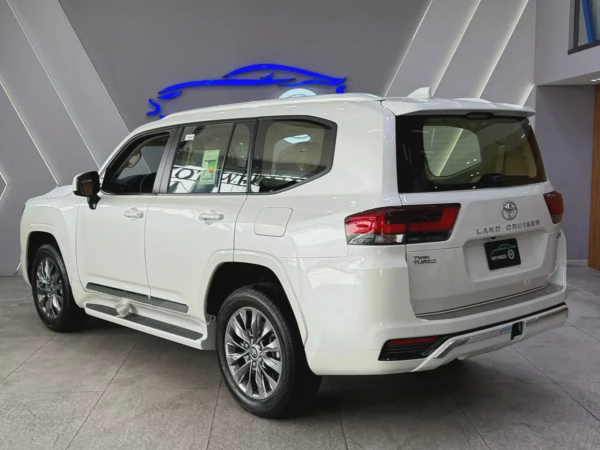 2026 - Toyota Land Cruiser GXR | BRAND NEW! - GCC for 350,000.00 AED-4-4