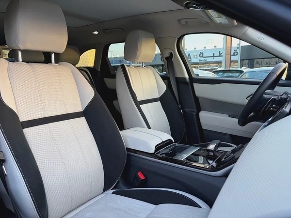 2023. Velar. Clean title.