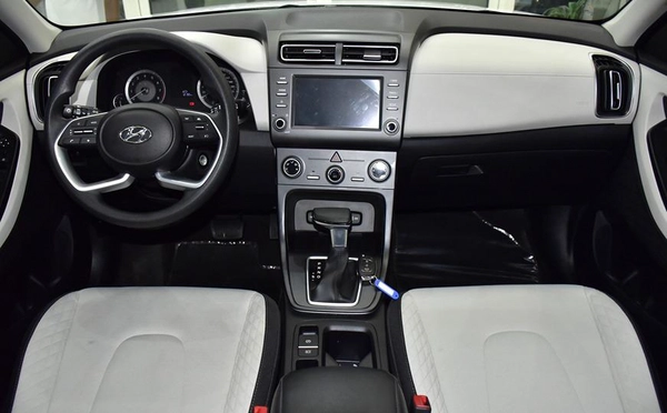 Hyundai Creta ( 2024 Model ) in White Color GCC Specs