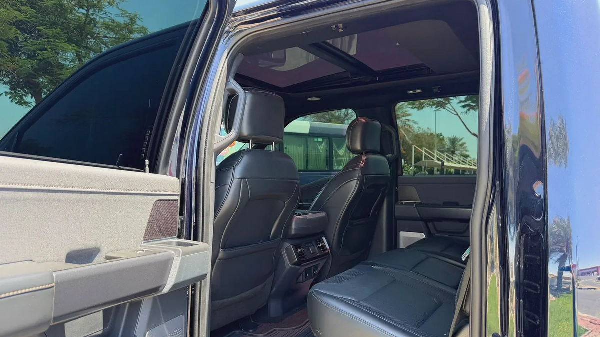 Ford F-150 Raptor 2022 GCC Specs -Under Warranty - Full Service History -  Pristine Condition-5-5