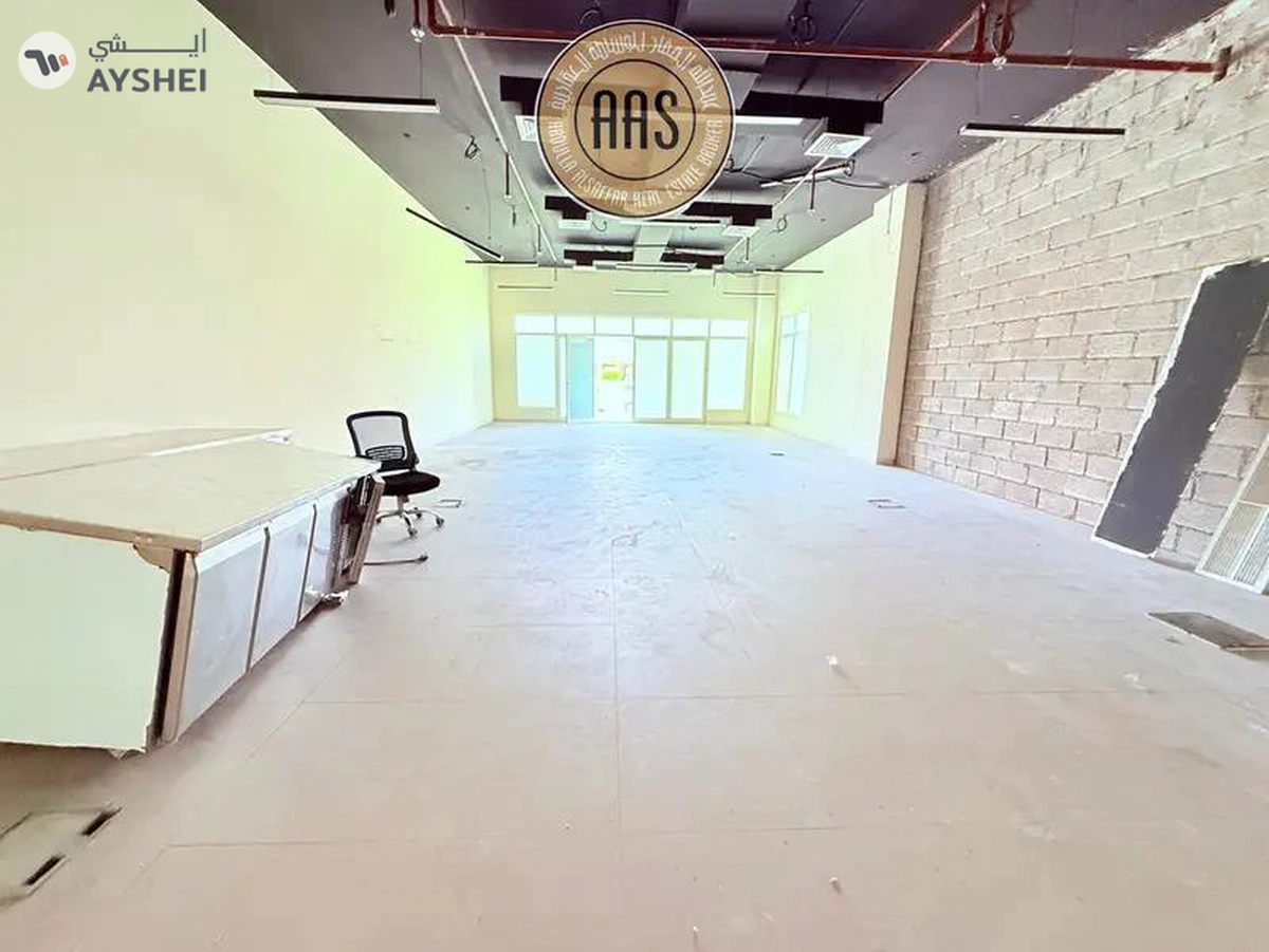 Ready to move spacious shop for rent with dewa wife free in dip 1 Dubai-3-3