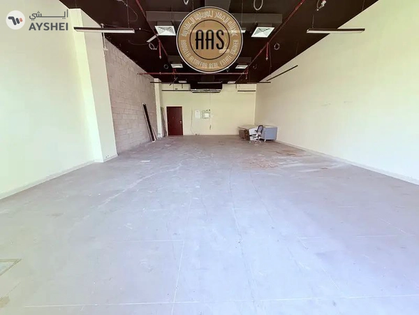 Ready to move spacious shop for rent with dewa wife free in dip 1 Dubai