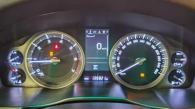 TOYOTA - LAND CRUISER - GXR 5.7L - V 8 CYLINDERS - GCC SPECS - 2019 MODEL - WHITE COLORE-3