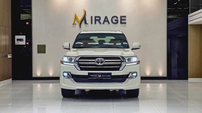 TOYOTA - LAND CRUISER - GXR 5.7L - V 8 CYLINDERS - GCC SPECS - 2019 MODEL - WHITE COLORE-12