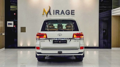 TOYOTA - LAND CRUISER - GXR 5.7L - V 8 CYLINDERS - GCC SPECS - 2019 MODEL - WHITE COLORE-13