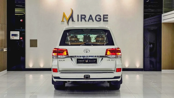 TOYOTA - LAND CRUISER - GXR 5.7L - V 8 CYLINDERS - GCC SPECS - 2019 MODEL - WHITE COLORE