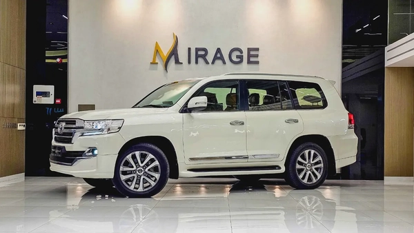 TOYOTA - LAND CRUISER - GXR 5.7L - V 8 CYLINDERS - GCC SPECS - 2019 MODEL - WHITE COLORE