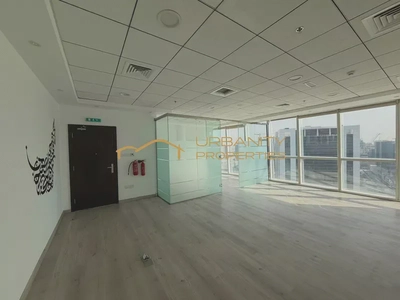 Fully Fitted Office | Prime Business Bay Location | 1 Parking | Ready to Move In-5