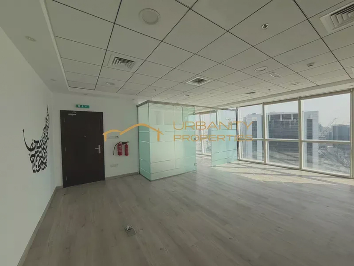 Fully Fitted Office | Prime Business Bay Location | 1 Parking | Ready to Move In-5-5