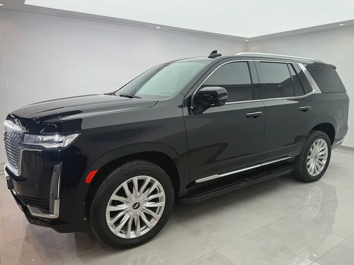Cadillac Escalade Luxury 2021 GCC Specs - Excellent Condition-2-2