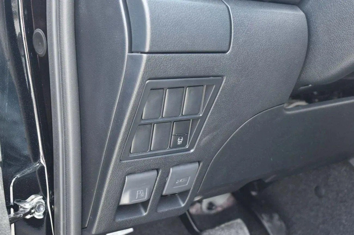 Toyota Hilux GL HILUX DC 2.7L AT P.WINDO 4X4-9-0