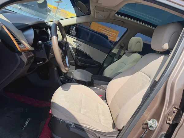 Hyundai Santafea 2015 brown color fullopshin GCc calen acr