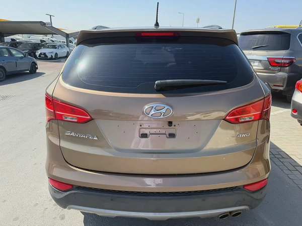 Hyundai Santafea 2015 brown color fullopshin GCc calen acr