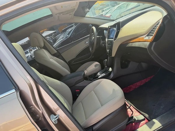 Hyundai Santafea 2015 brown color fullopshin GCc calen acr