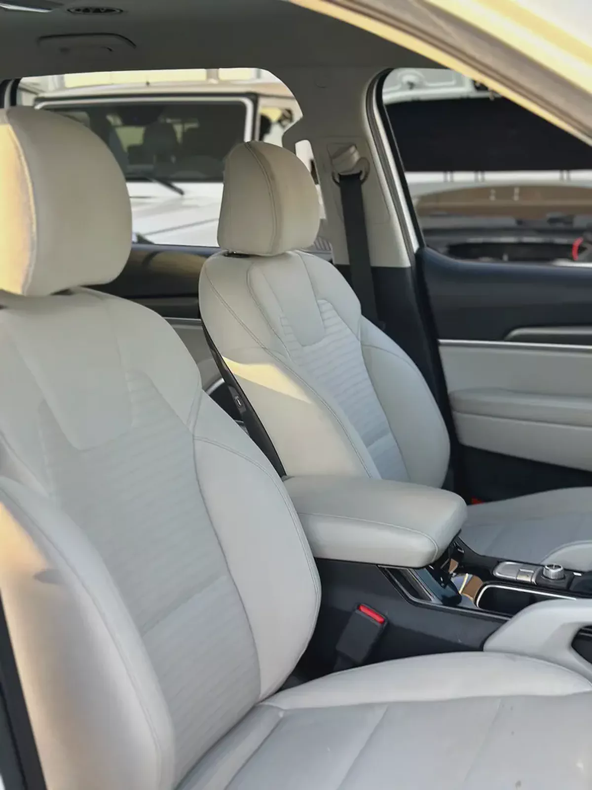 Kia Telluride EX | 2020 | GCC | 133,000 km | White / Grey | 7 Seater-13-13